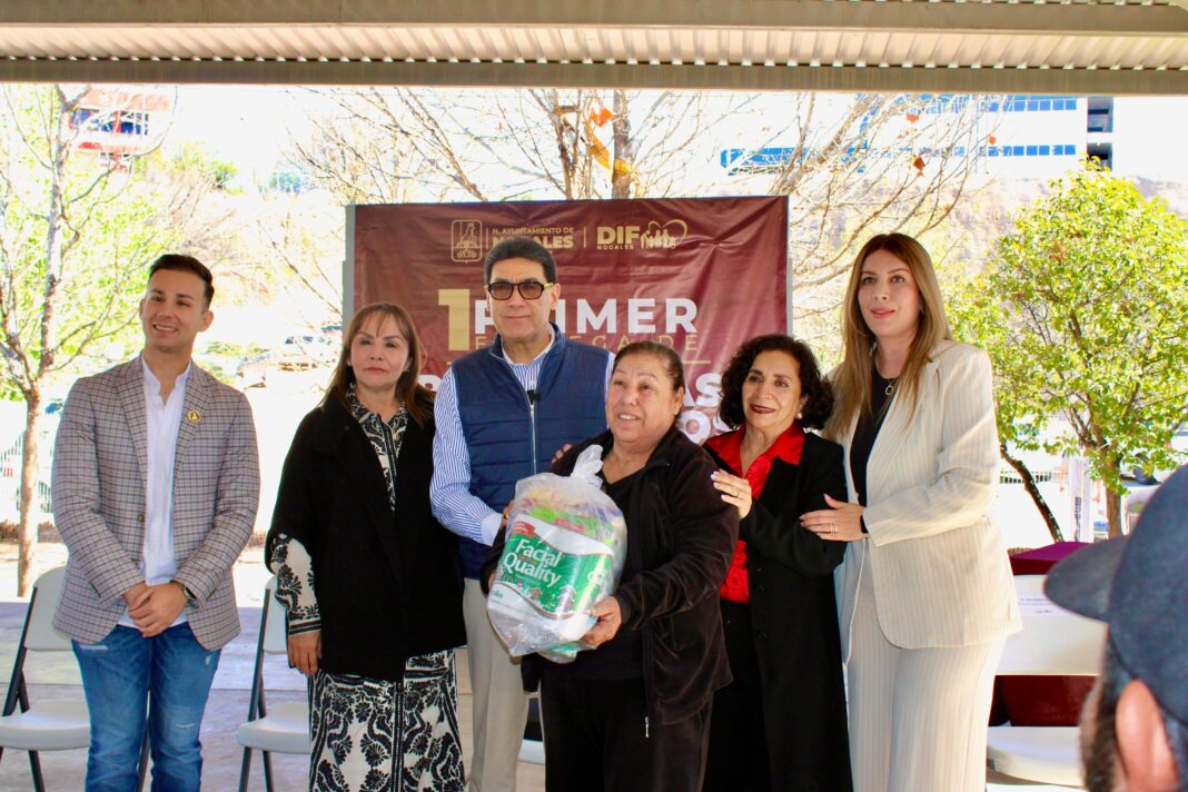 Entregan apoyos alimentarios a familias vulnerables