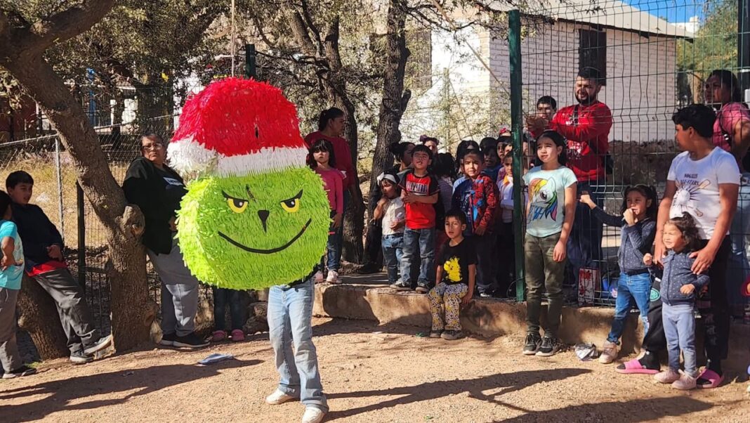 Realizan posada navideña en beneficio de niñas y niños de la colonia Colosio