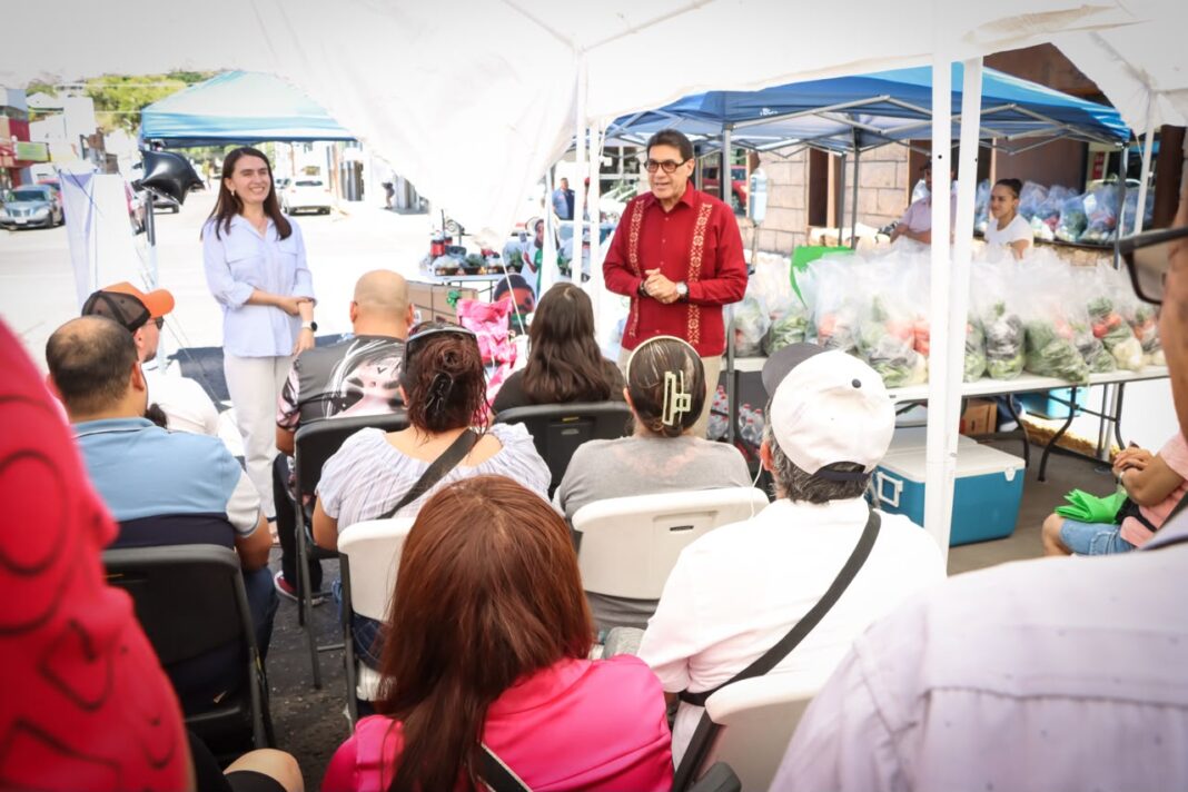 Reconocen a papás cumplidos con su predial