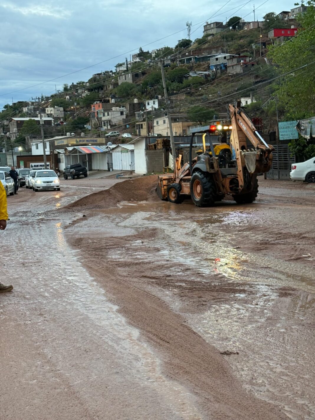 Refuerzan atención en vialidades por lluvias