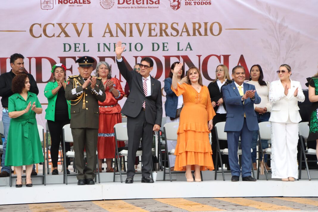 Encabeza Juan Gim desfile cívico-militar por la Independencia