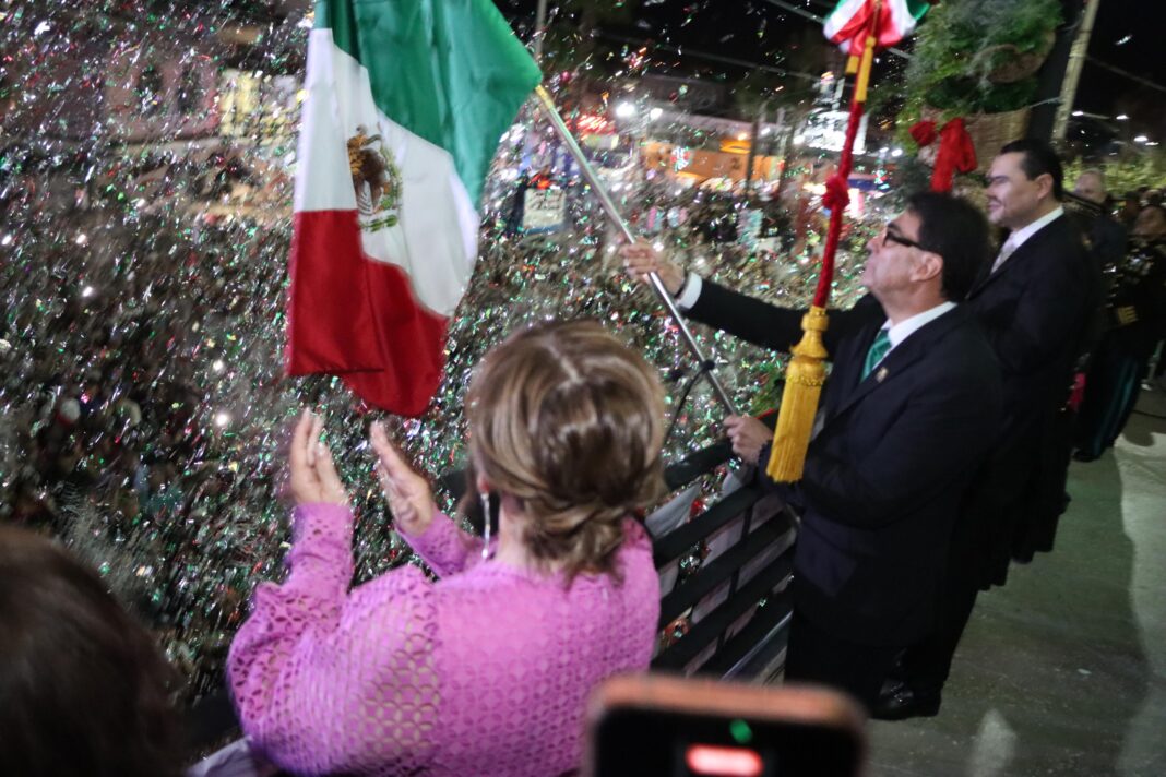 Celebran miles de nogalenses el Grito de Independencia